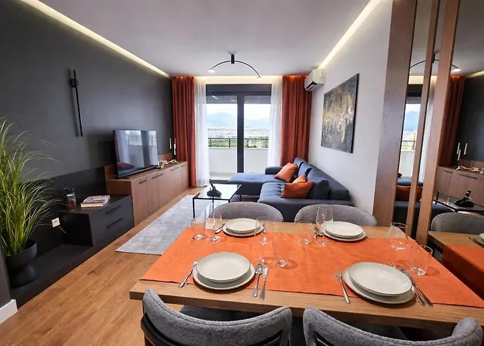 Urban Forest - With Free Garage 아파트 *