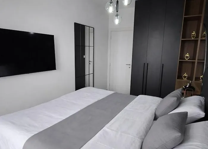 Urban Forest - With Free Garage 아파트 *