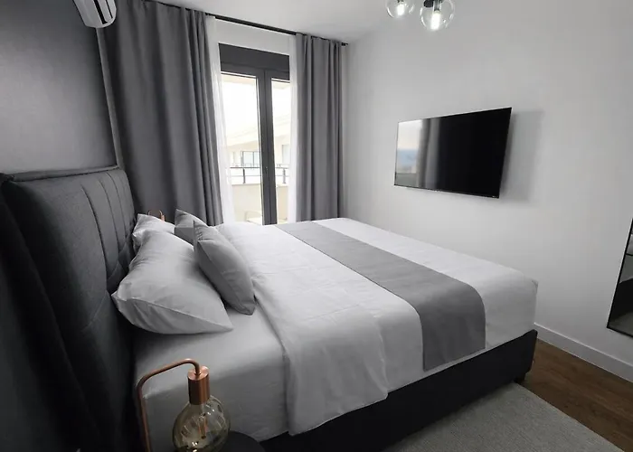 Urban Forest - With Free Garage 포드고리차