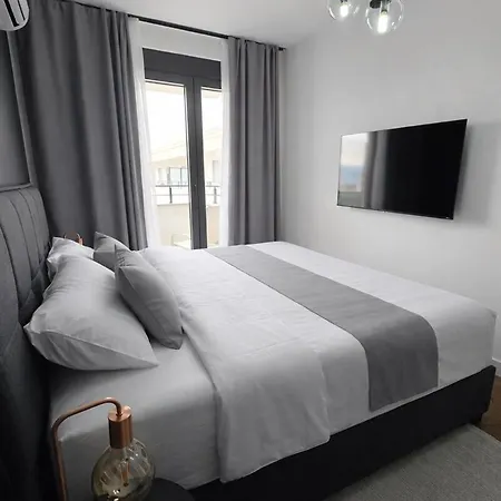 Urban Forest - With Free Garage Ποντγορίτσα