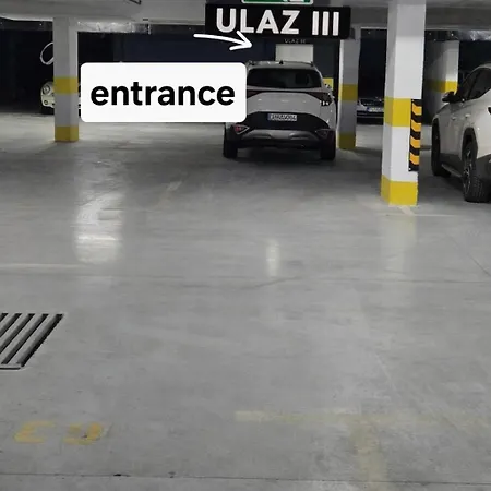 Urban Forest - With Free Garage Appartement