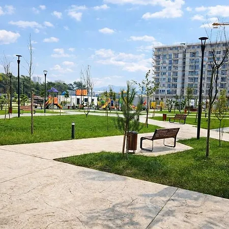 Urban Forest - With Free Garage Appartement