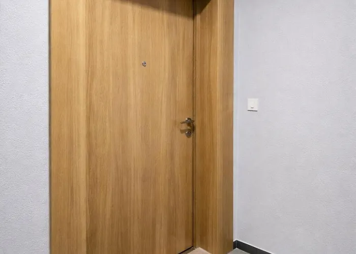 Urban Forest - With Free Garage Ποντγορίτσα