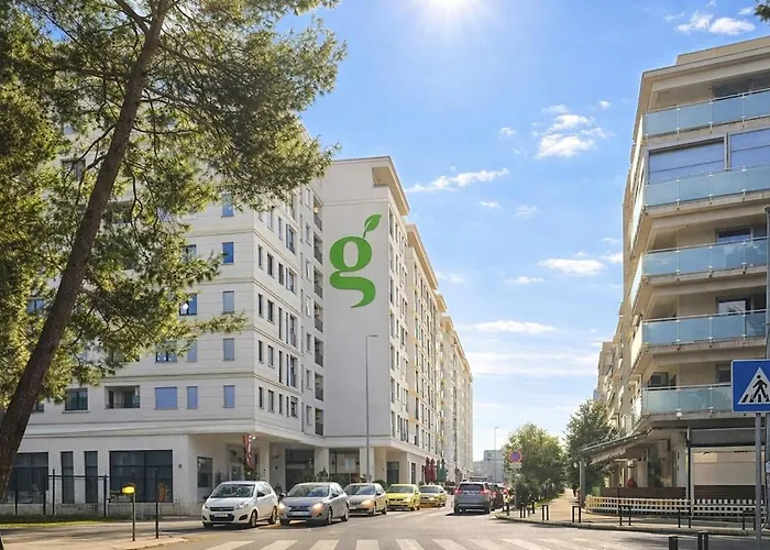 Urban Forest - With Free Garage *